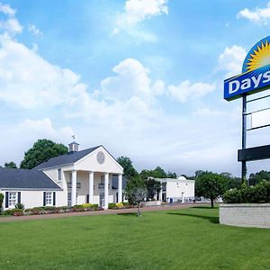 Days Inn By Wyndham Natchez